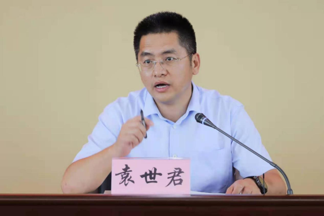 袁世君主持召开盖州市统筹推进新冠肺炎疫情防控和经济社会发展工作