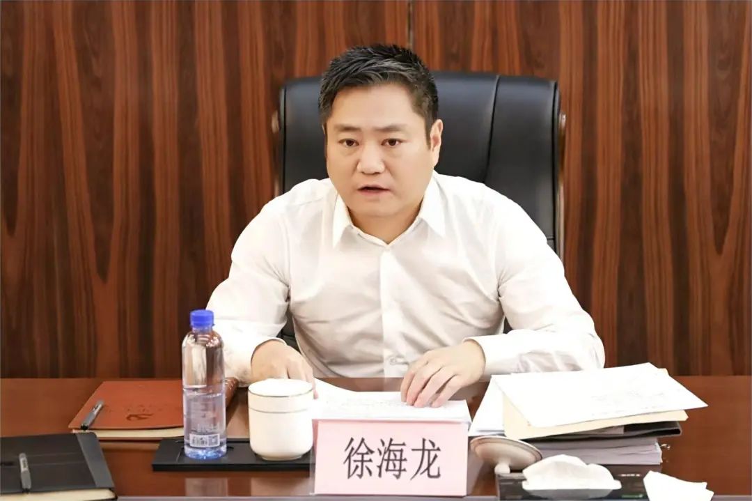 市长袁世君,市人大常委会主任于建华,市政协主席任洪放参加学习会